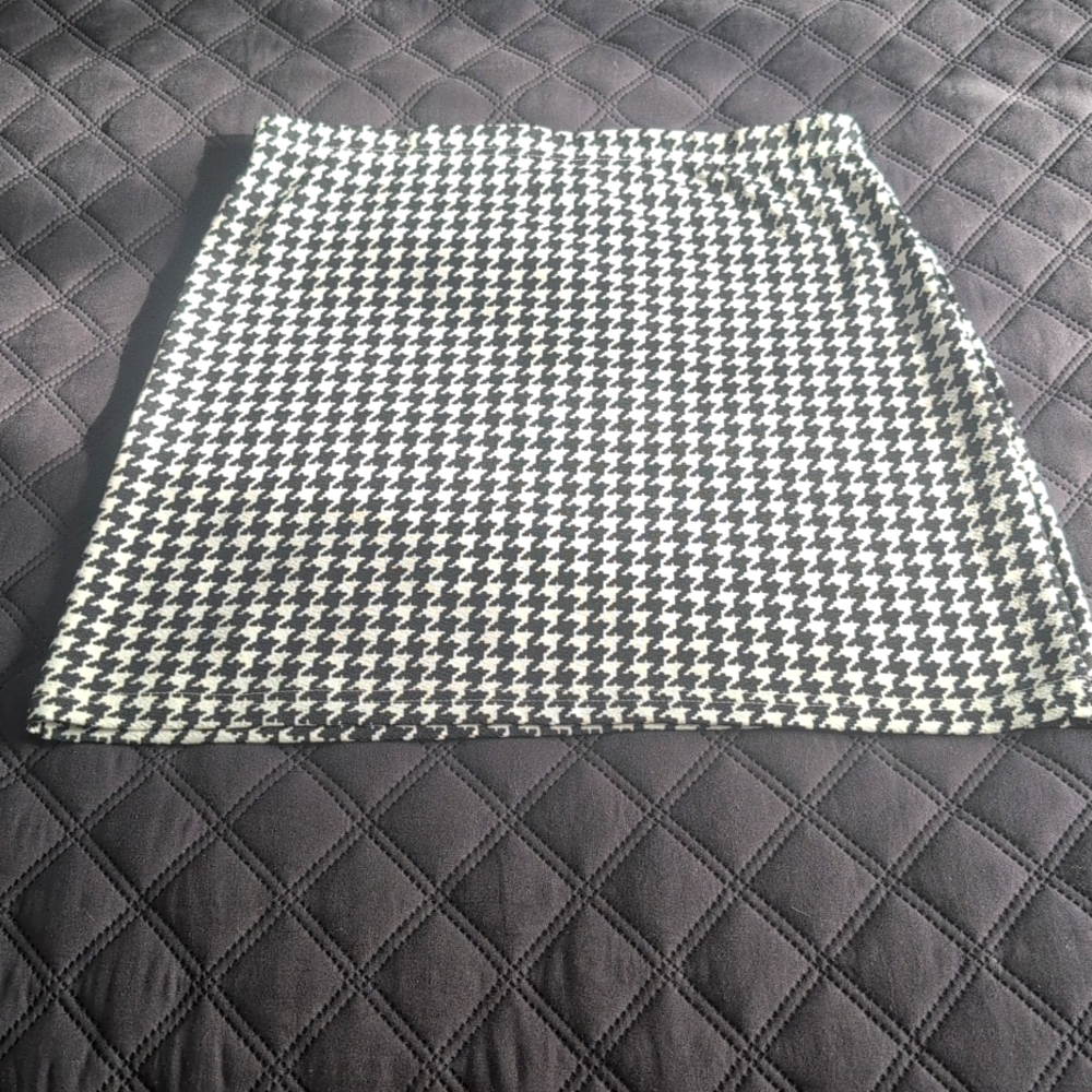Houndstooth skirt